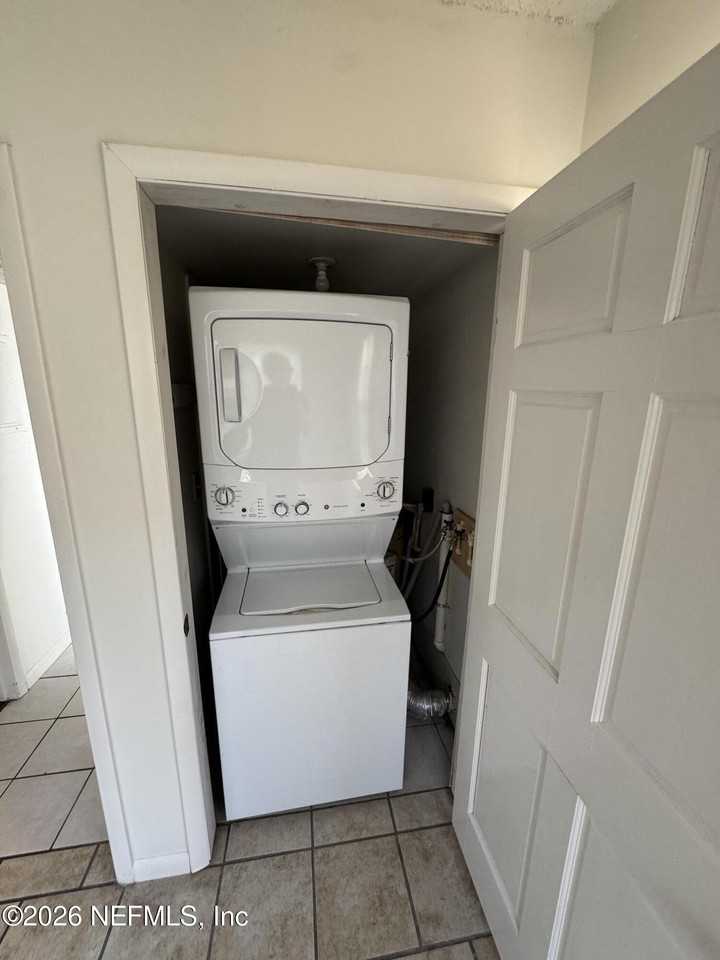 211 8th St N #1 - Photo 3 of 10