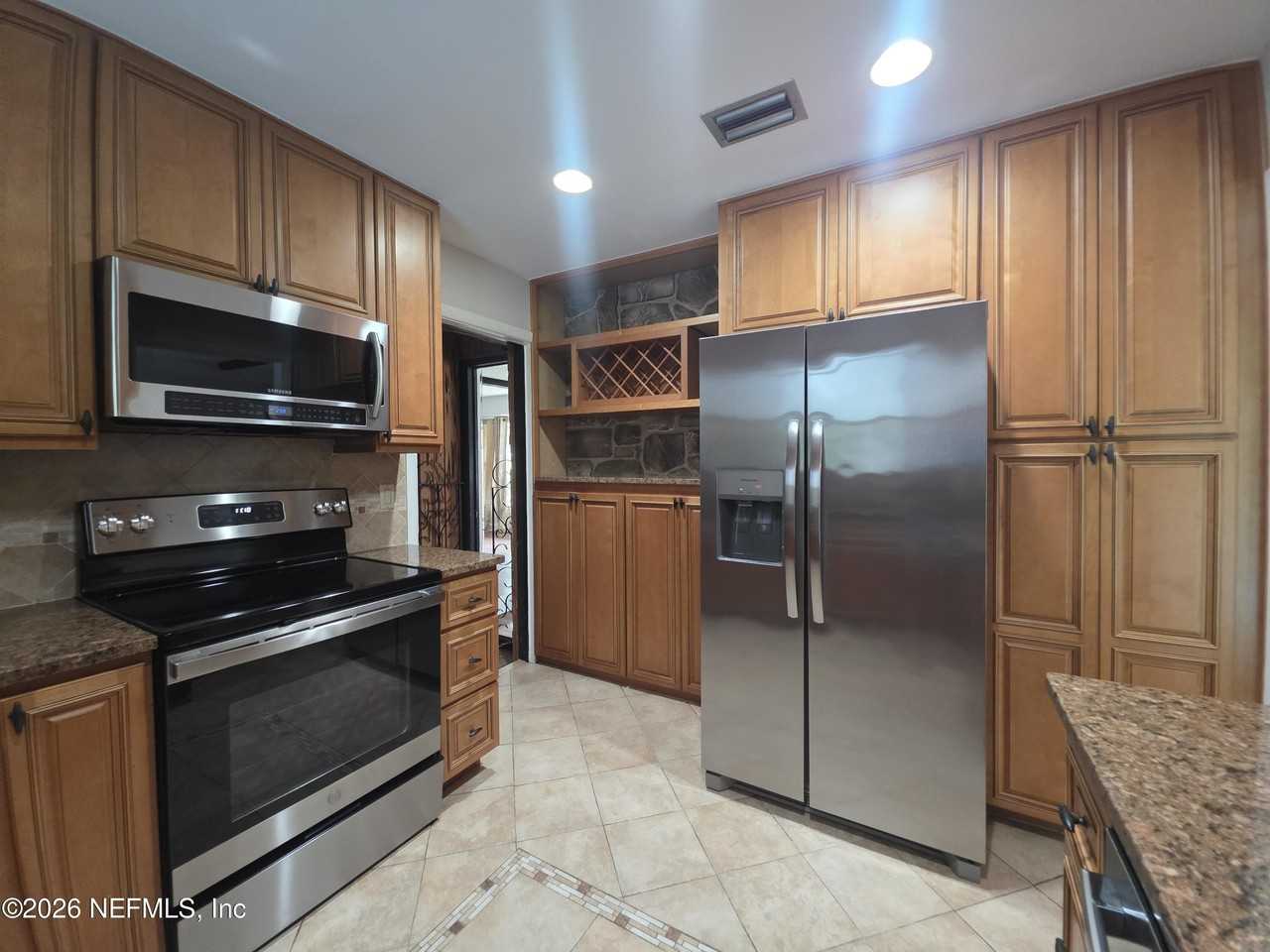 627 Grove Park Blvd - Photo 5 of 15