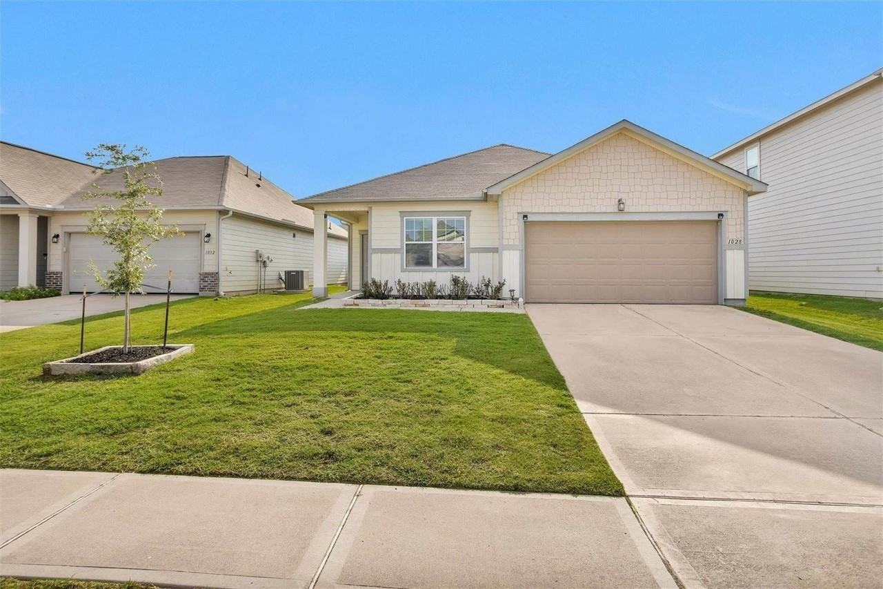 1028 White Birch Ln - Photo 2 of 24