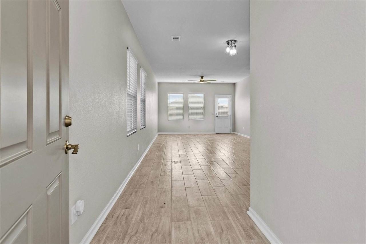 1028 White Birch Ln - Photo 4 of 24