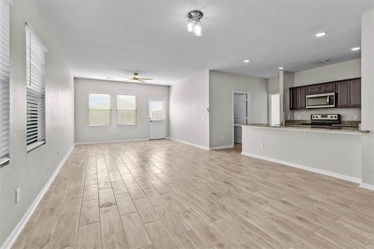 1028 White Birch Ln - Photo 5 of 24