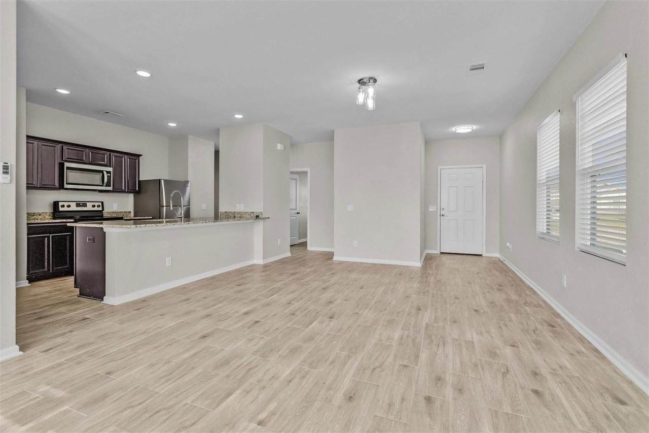 1028 White Birch Ln - Photo 7 of 24