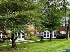 featured image of 62 Regency Park