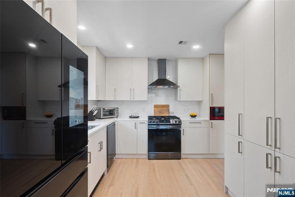 809 2nd St #2 - Photo 5 of 15