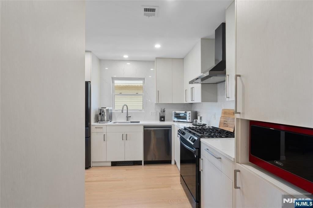 809 2nd St #2 - Photo 6 of 15