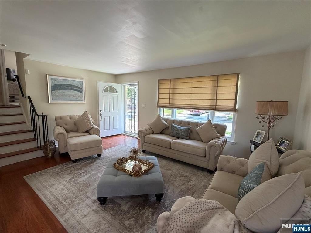 26 E Hunter Ave - Photo 3 of 32