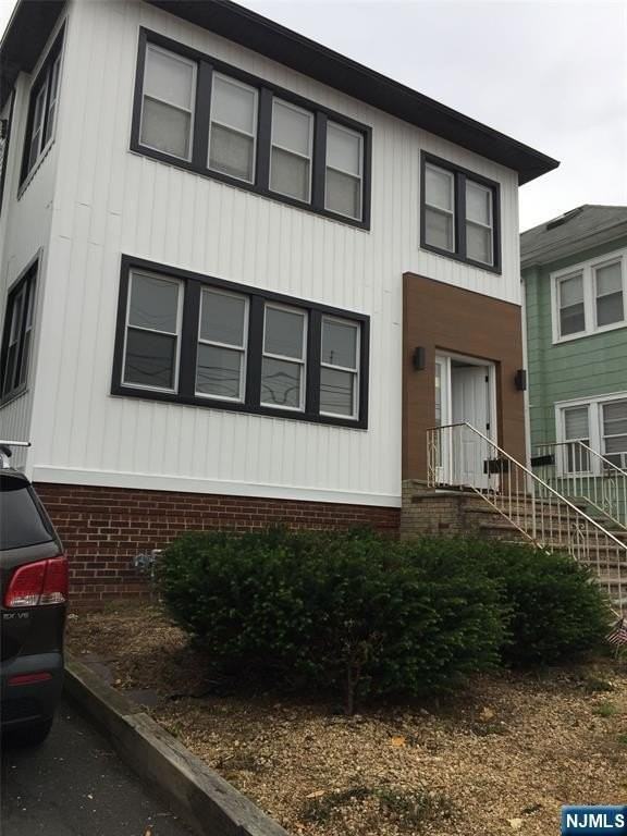 248 2nd St - Photo 3 of 16