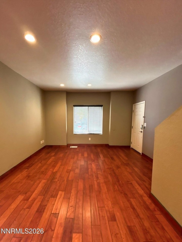 1319 Powell Ln - Photo 2 of 13