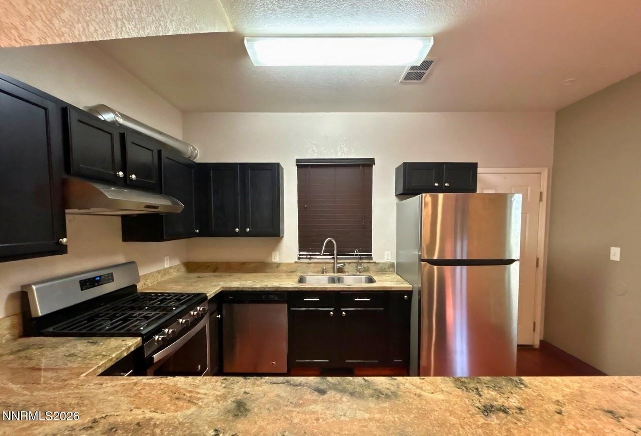 1319 Powell Ln - Photo 3 of 13