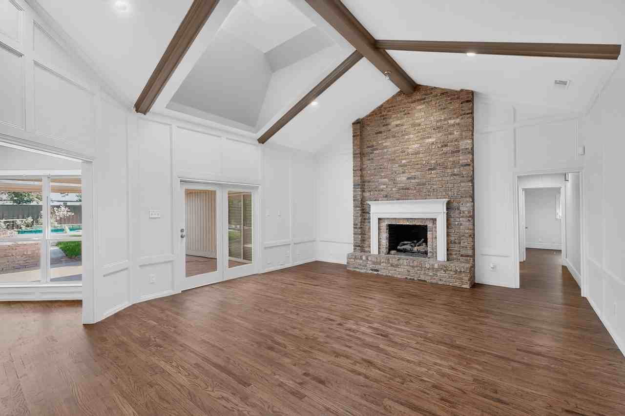 6911 Gateridge Dr - Photo 3 of 29