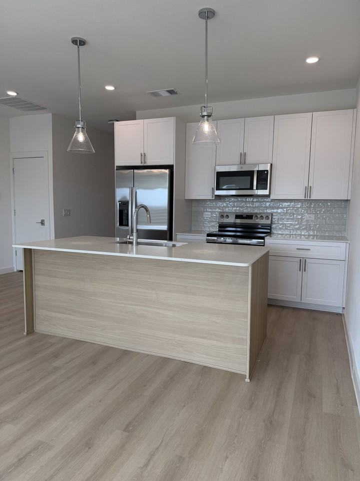 Plainfield Dr - Photo 2 of 5