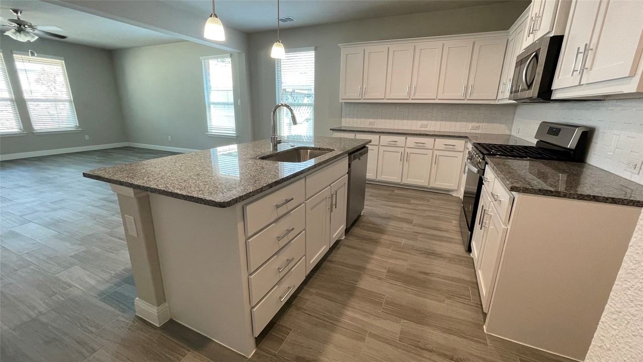 2316 Coyote Way - Photo 4 of 17