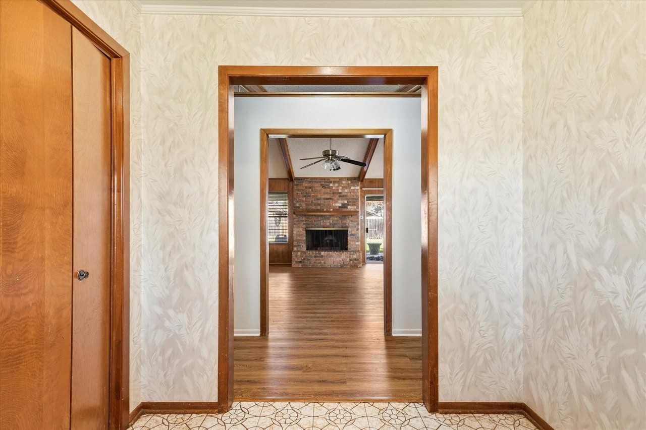 1905 Alamo Dr - Photo 2 of 27