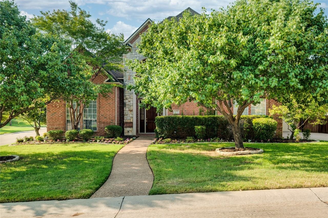 801 Camelot Ct - Photo 3 of 38