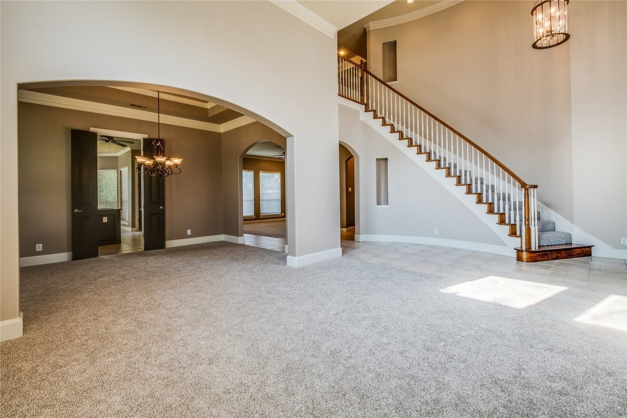 801 Camelot Ct - Photo 6 of 38