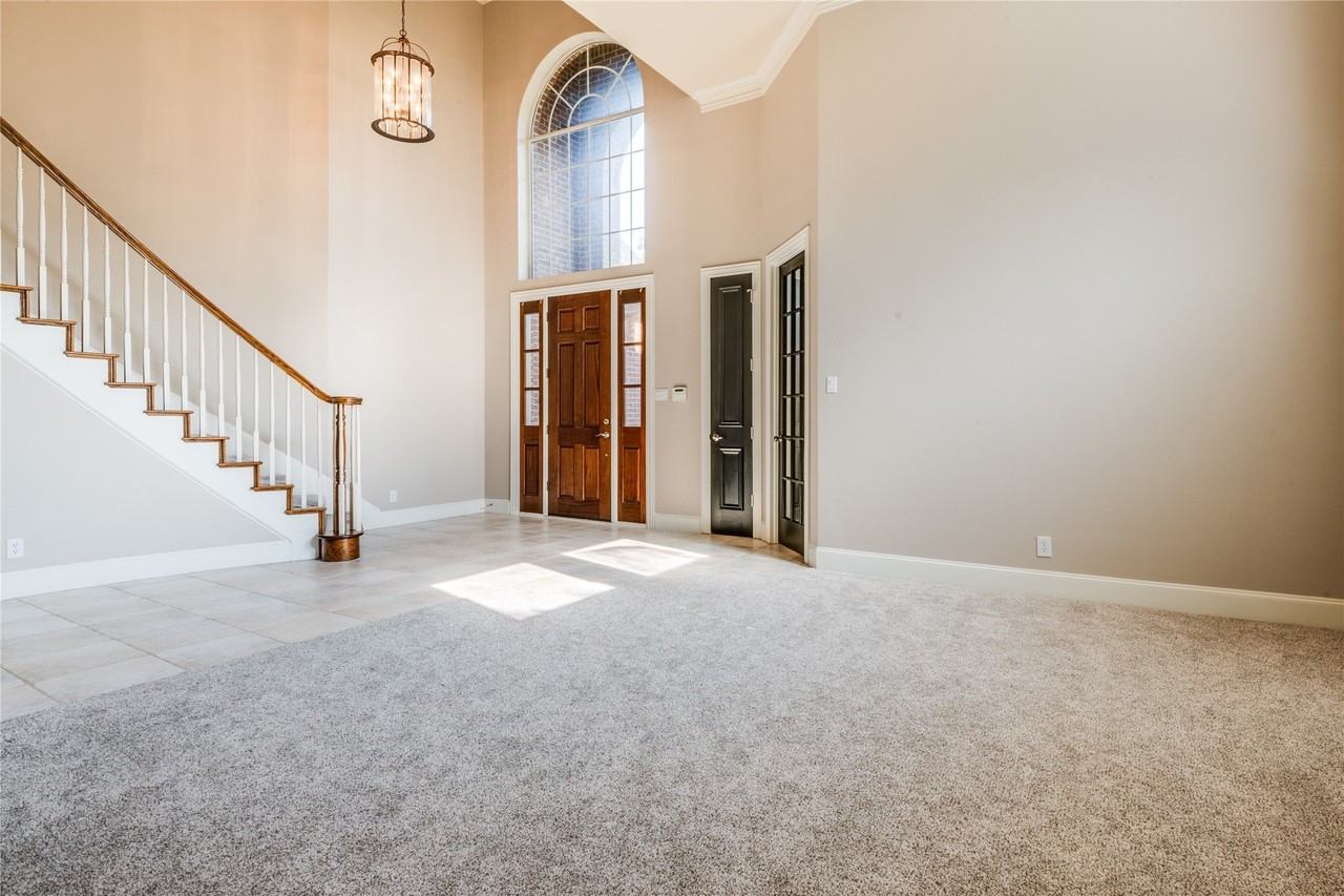 801 Camelot Ct - Photo 7 of 38