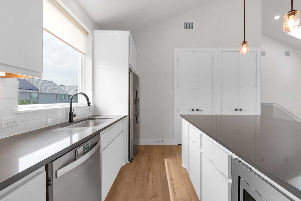 1028 Bastion Ct - Photo 3 of 19