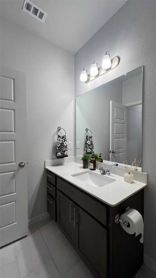 3033 Burwick Ln - Photo 5 of 38