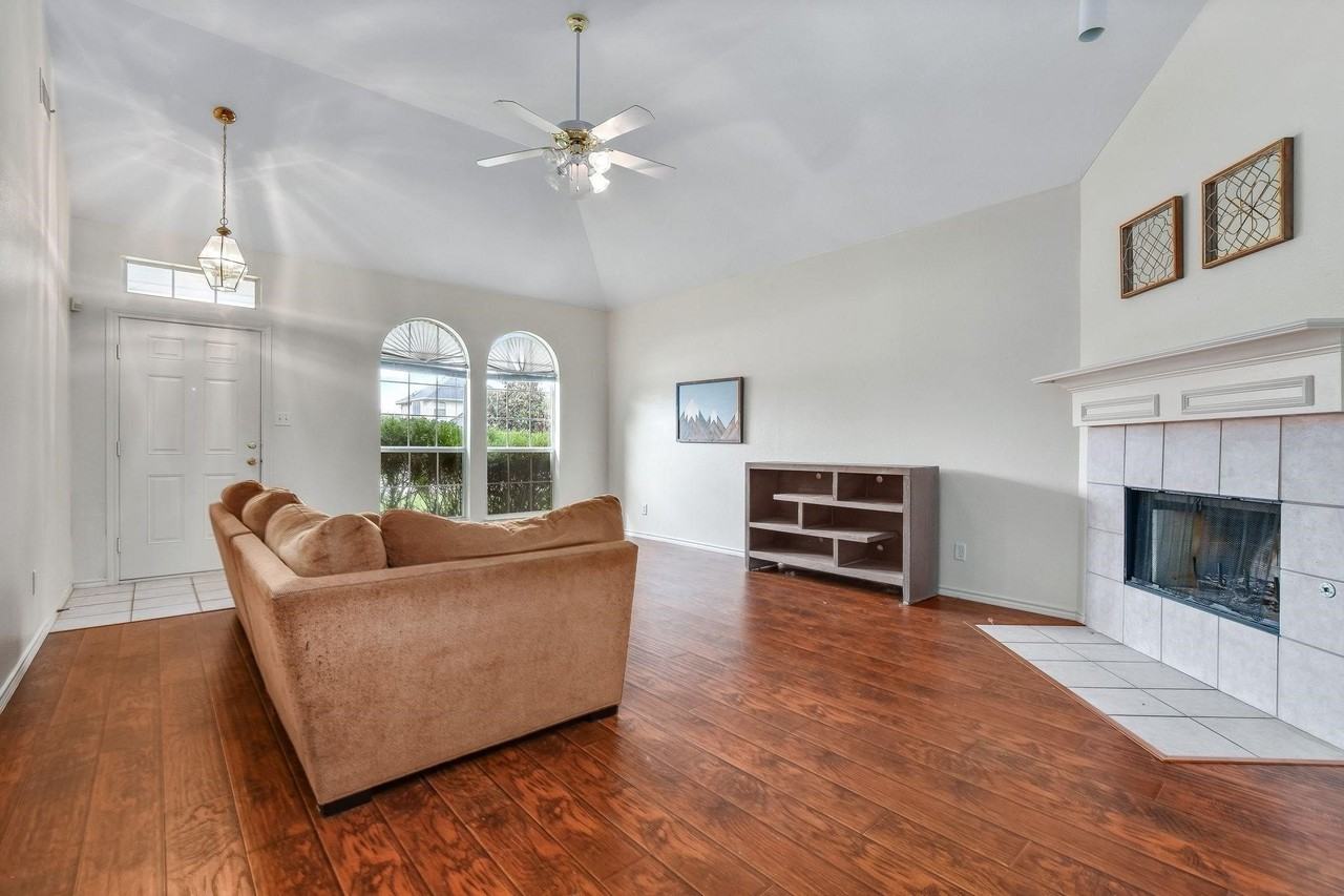 1209 Buehler Ct - Photo 2 of 14