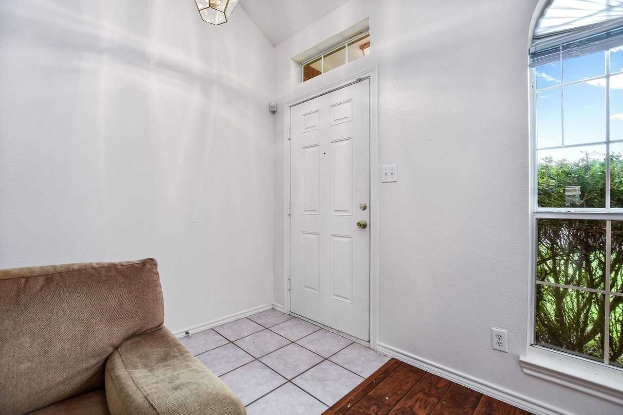 1209 Buehler Ct - Photo 3 of 14