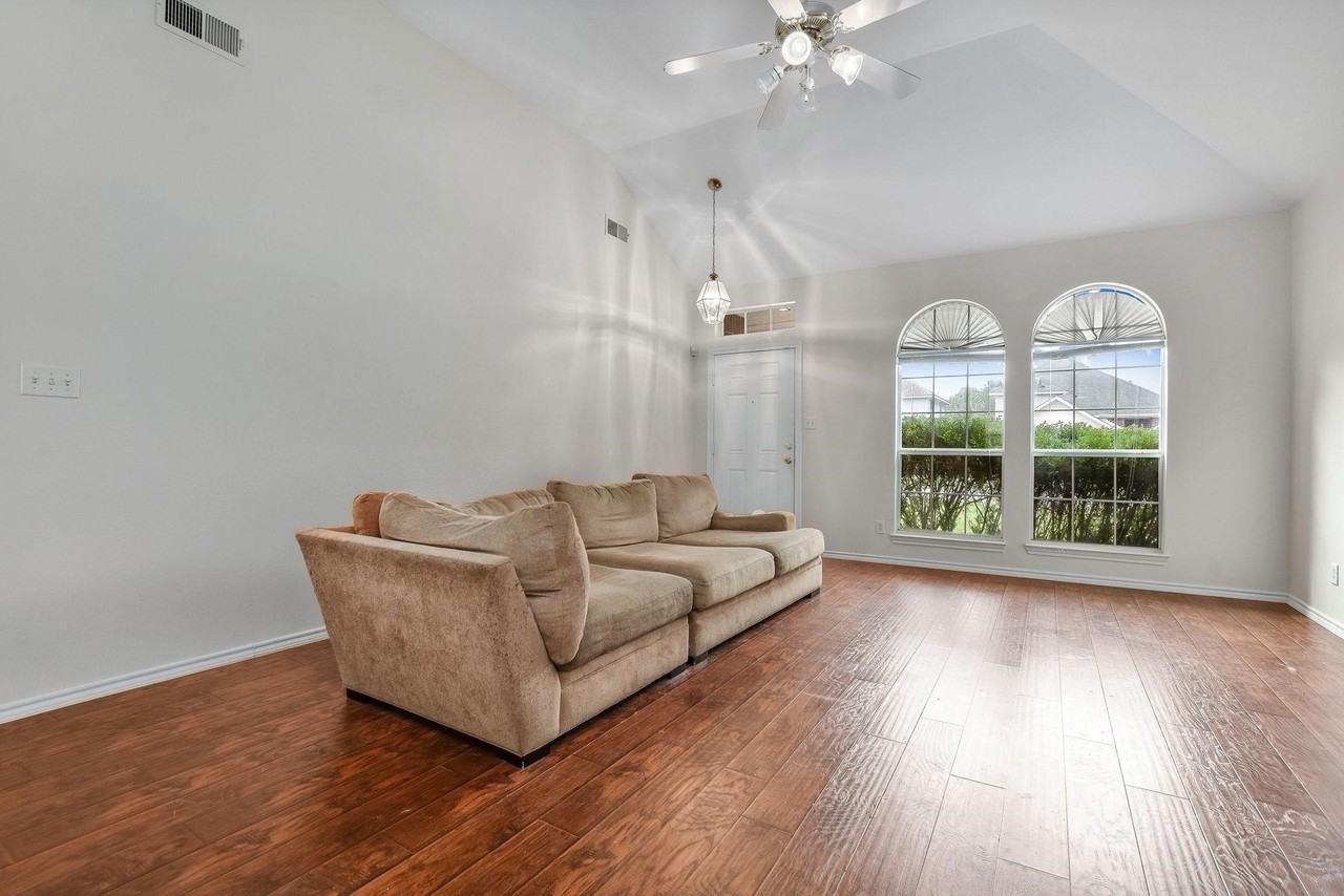 1209 Buehler Ct - Photo 5 of 14
