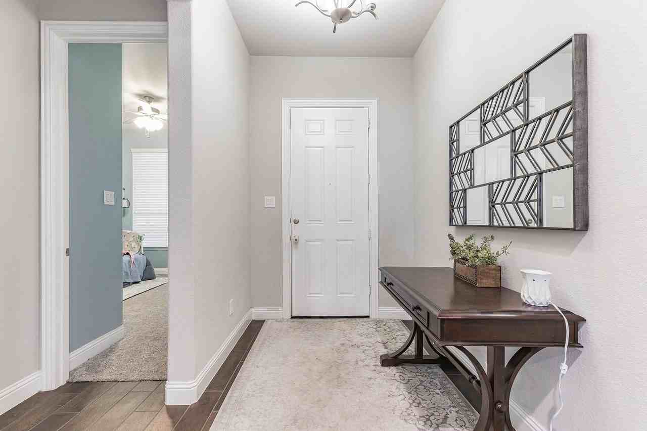 14800 Belclaire Ave - Photo 2 of 32