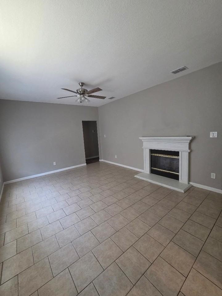 7208 Park Creek Dr - Photo 2 of 7