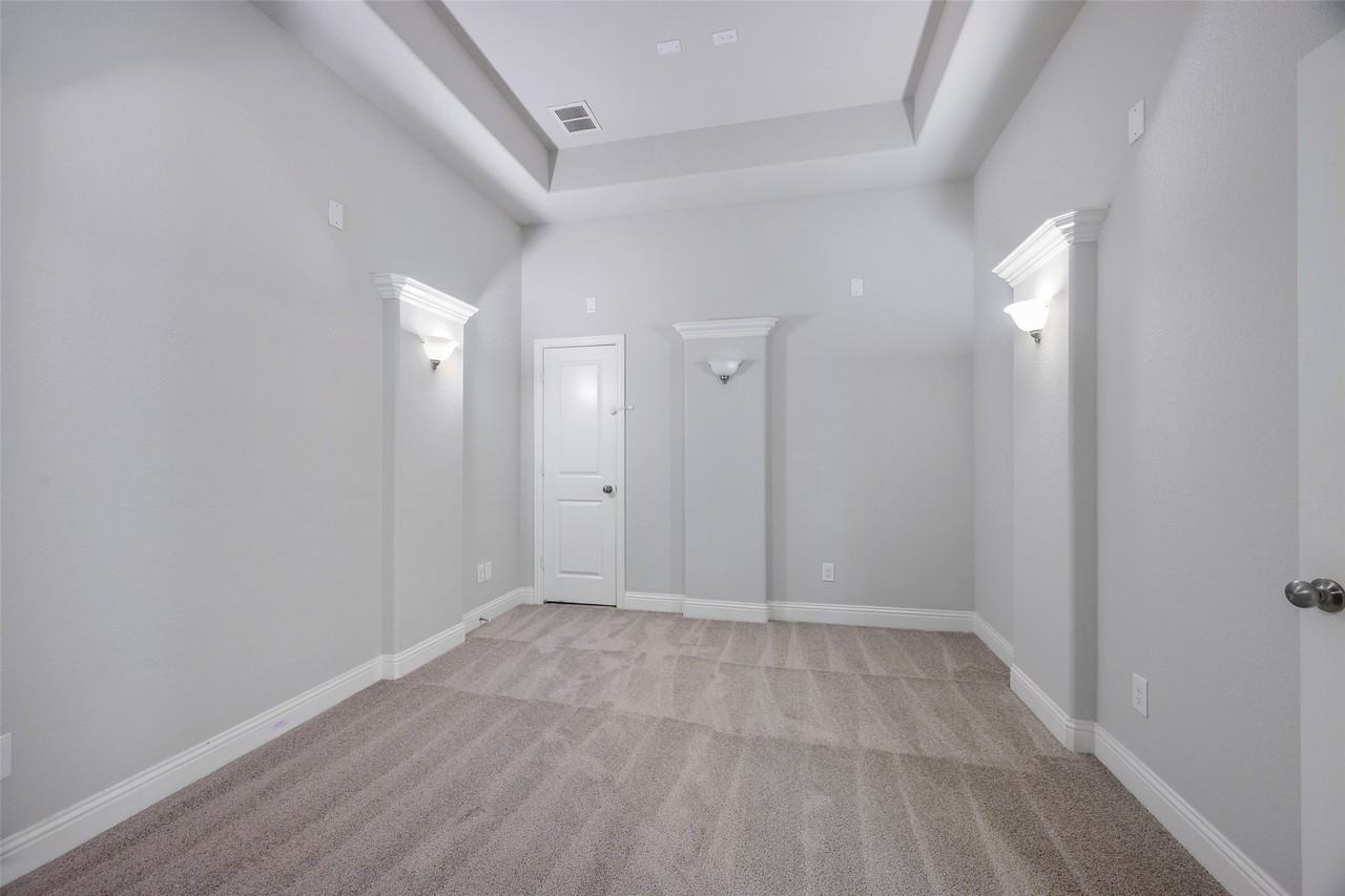 9724 Excursion Dr - Photo 3 of 25