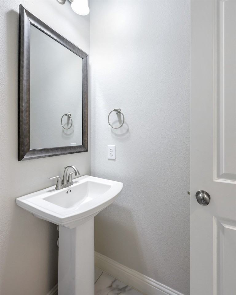 9724 Excursion Dr - Photo 5 of 25