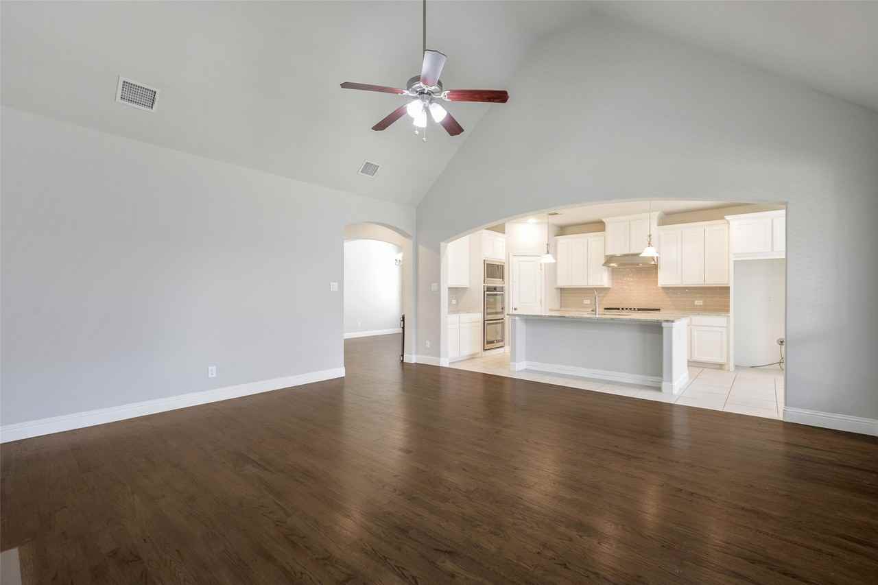 9724 Excursion Dr - Photo 6 of 25