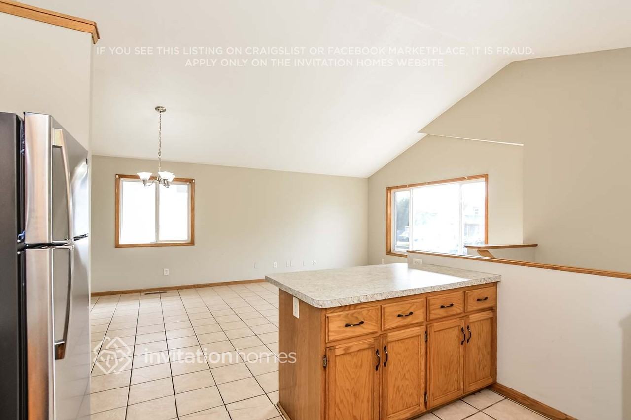 351 4th Ave S - Photo 7 of 18