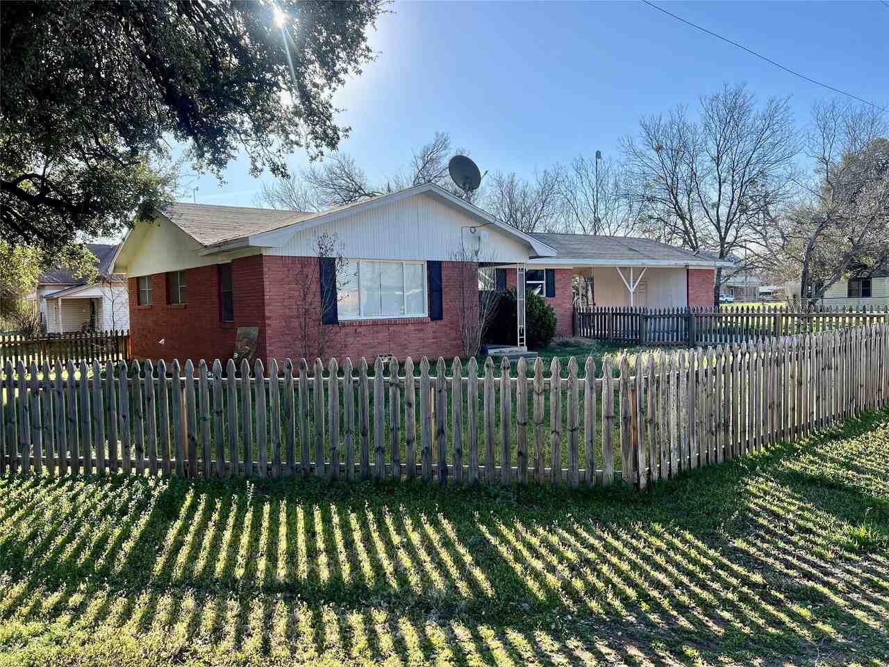 216 Woodlawn Ave - Photo 3 of 11