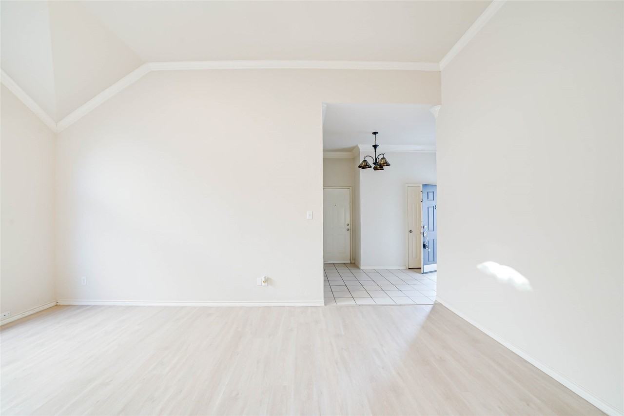 9724 Water Tree Dr - Photo 3 of 22