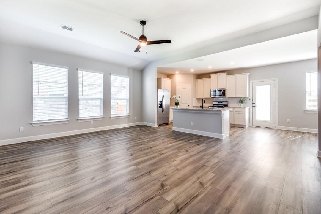 1009 Calhoun Dr - Photo 4 of 23