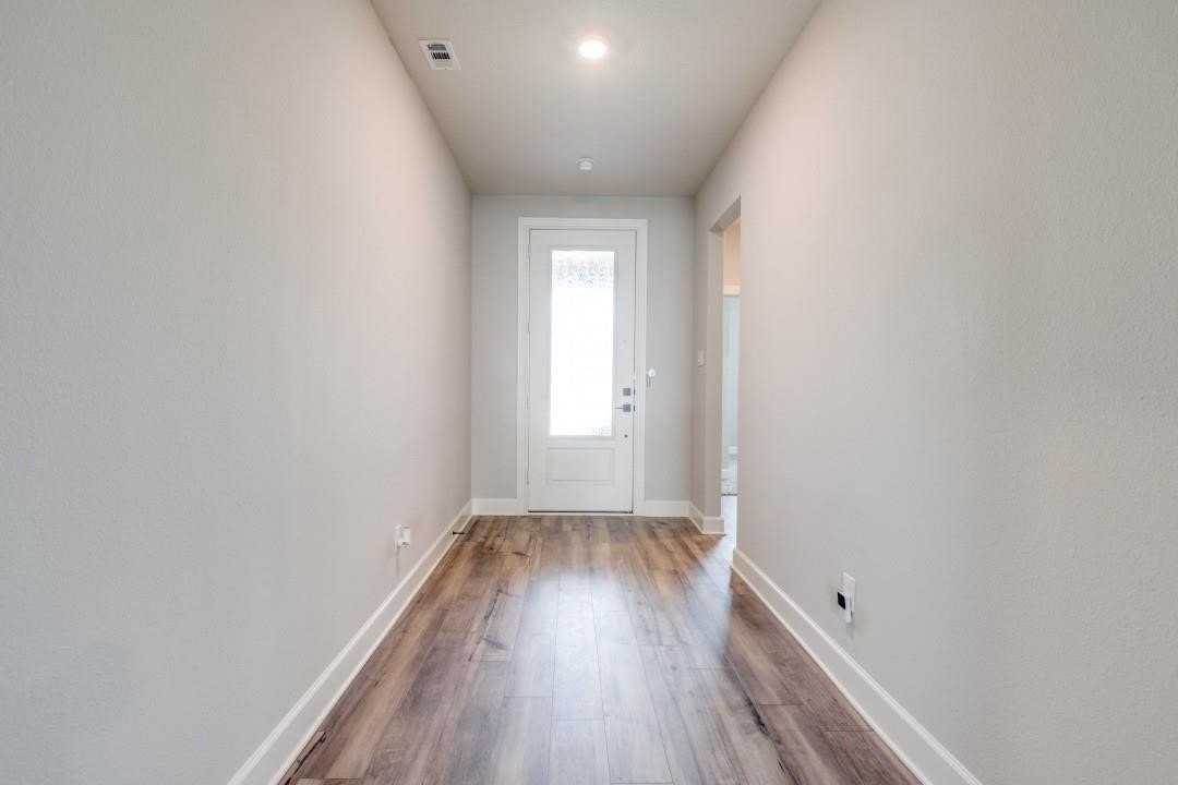 1009 Calhoun Dr - Photo 5 of 23