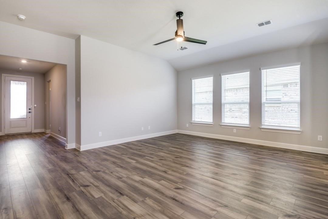 1009 Calhoun Dr - Photo 6 of 23