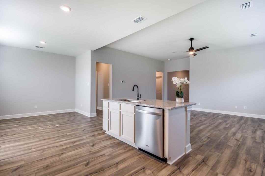 1009 Calhoun Dr - Photo 7 of 22