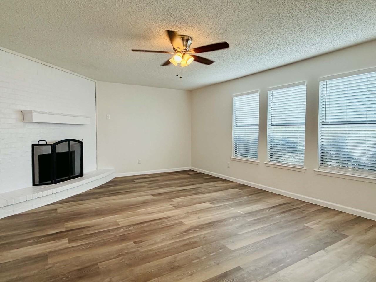18907 Platte River Way - Photo 2 of 15