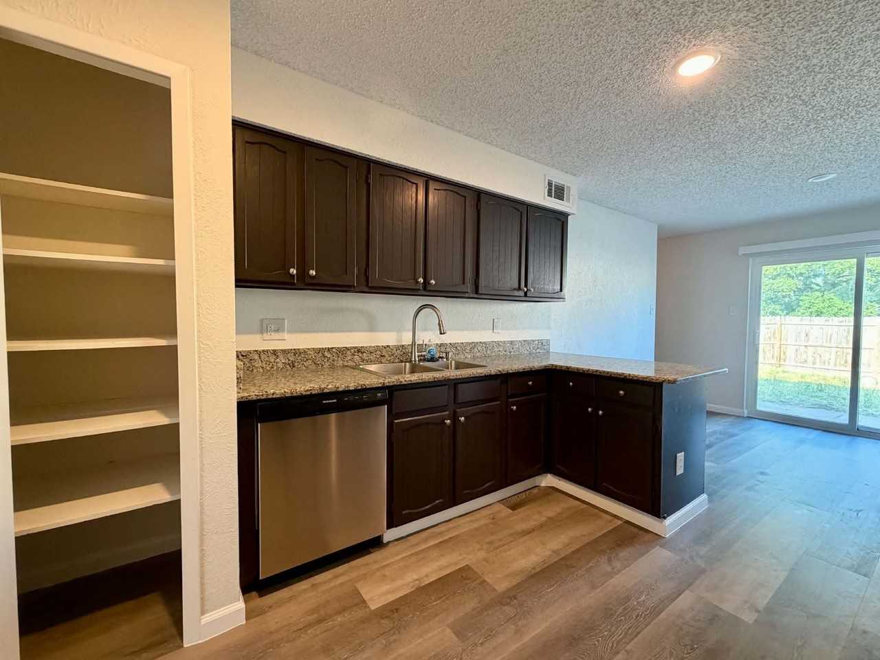 18907 Platte River Way - Photo 4 of 15