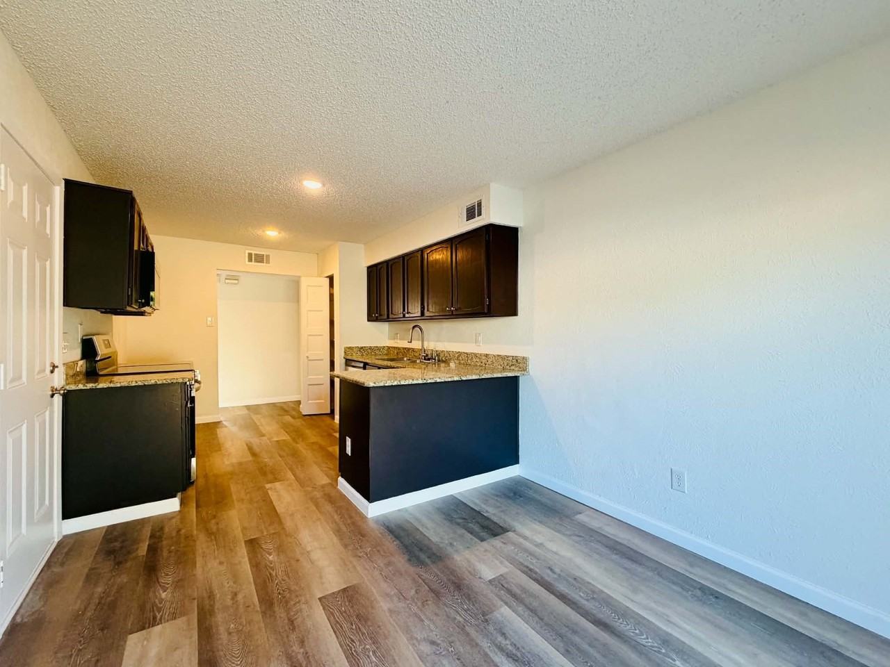 18907 Platte River Way - Photo 6 of 15