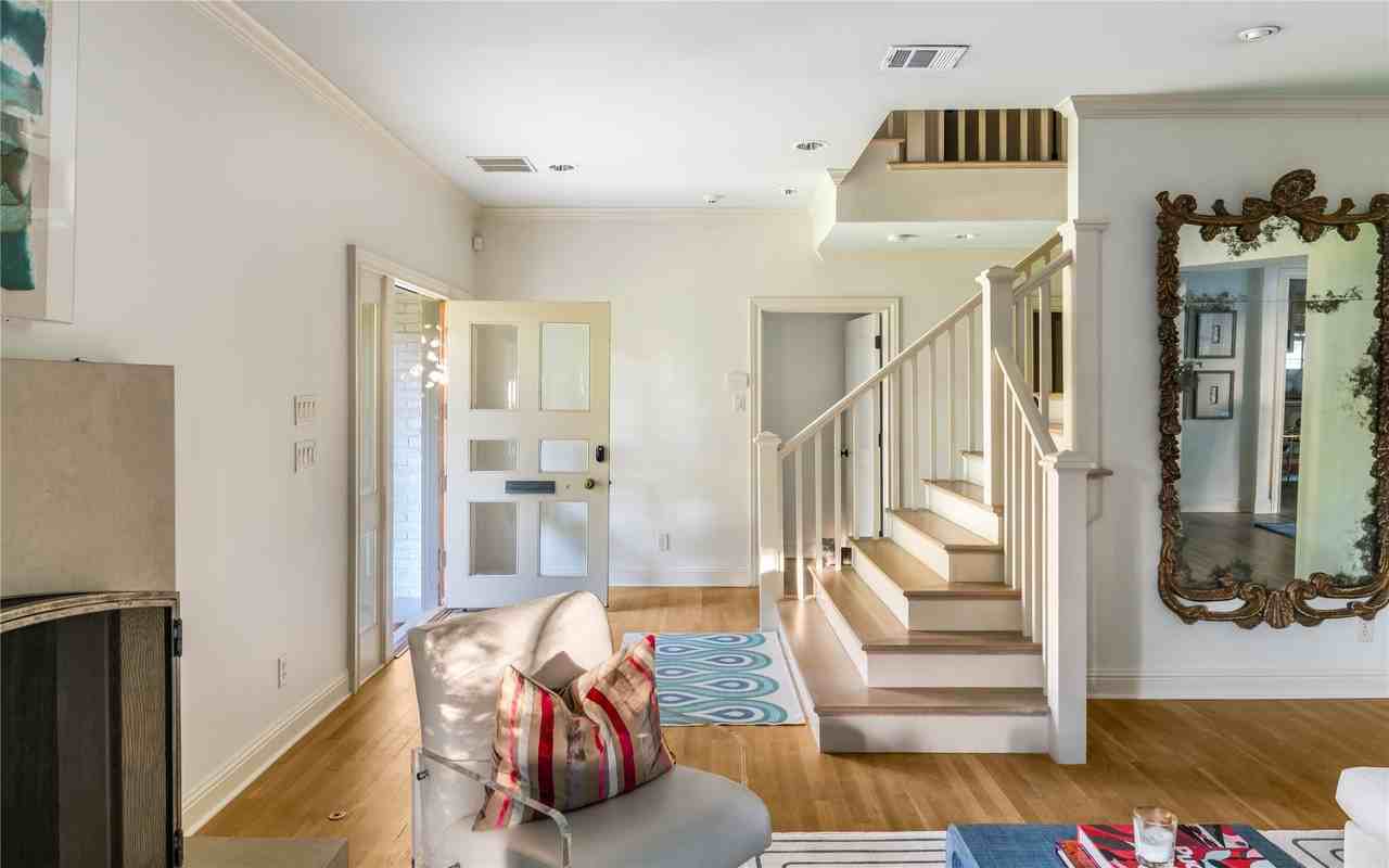 3313 Bryn Mawr Dr - Photo 3 of 26