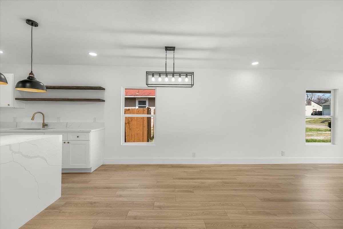 3024 James Ave - Photo 6 of 30