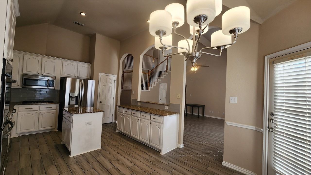 420 Misty Ln - Photo 2 of 37