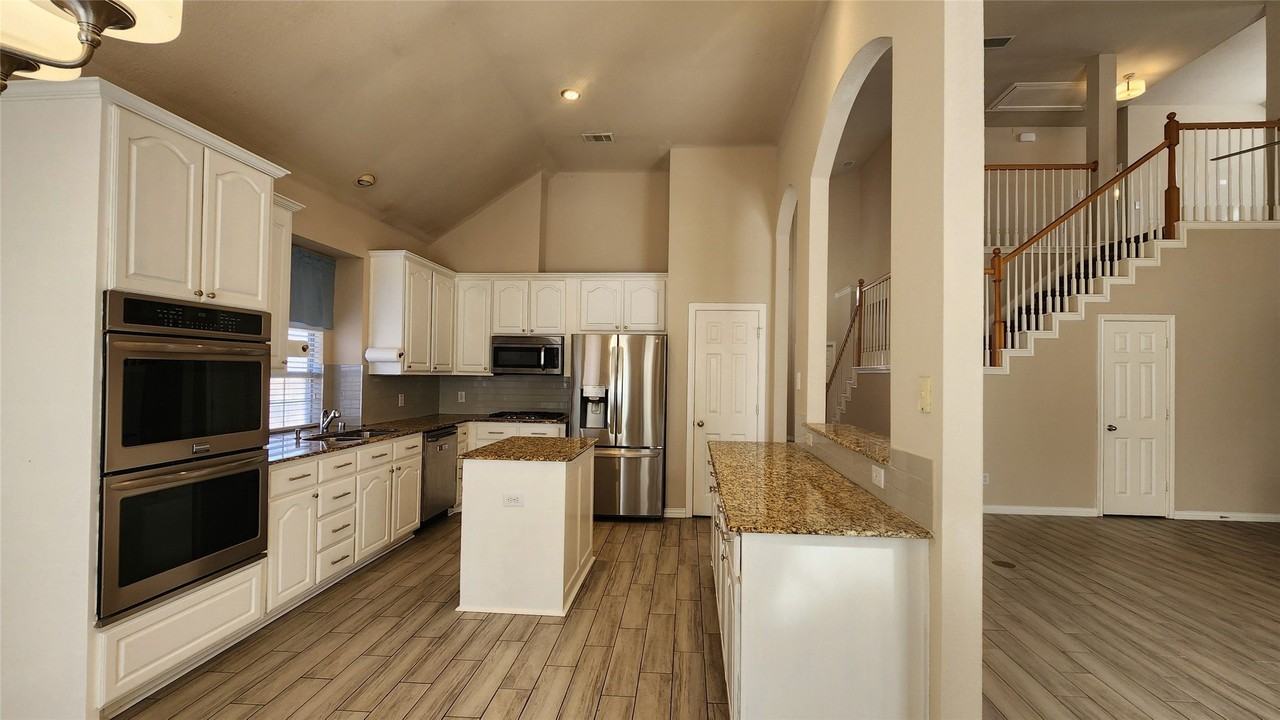 420 Misty Ln - Photo 3 of 37