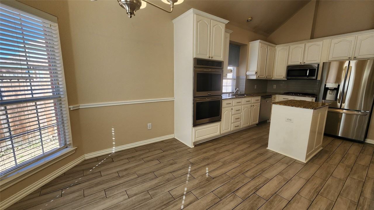 420 Misty Ln - Photo 4 of 37