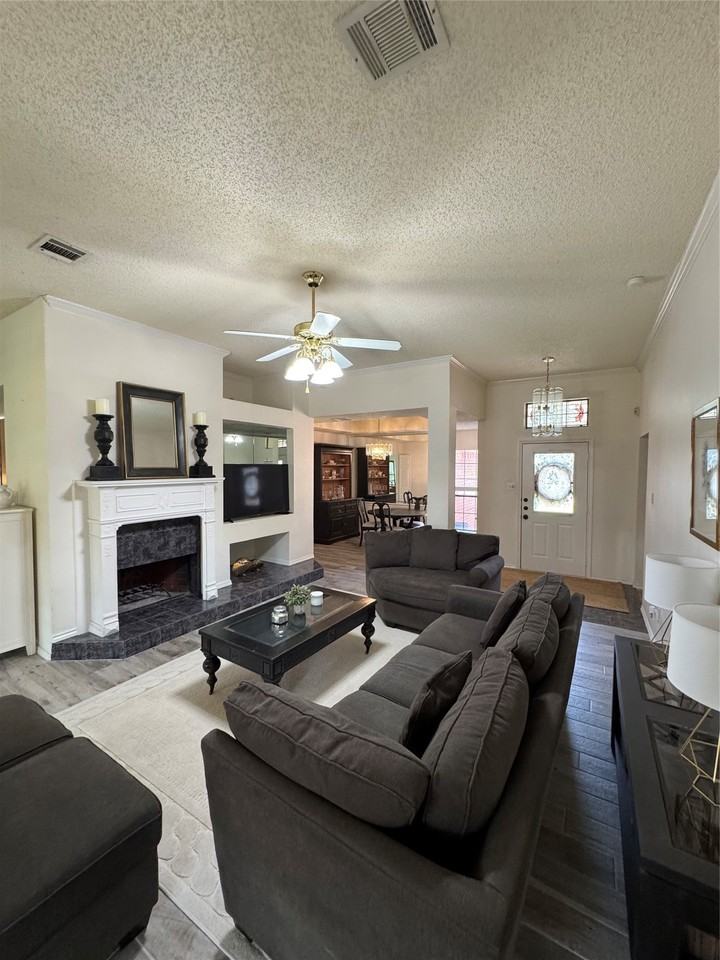 521 Post Oak Rd - Photo 5 of 16