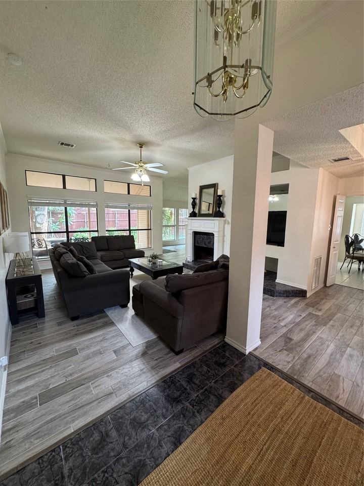 521 Post Oak Rd - Photo 6 of 16