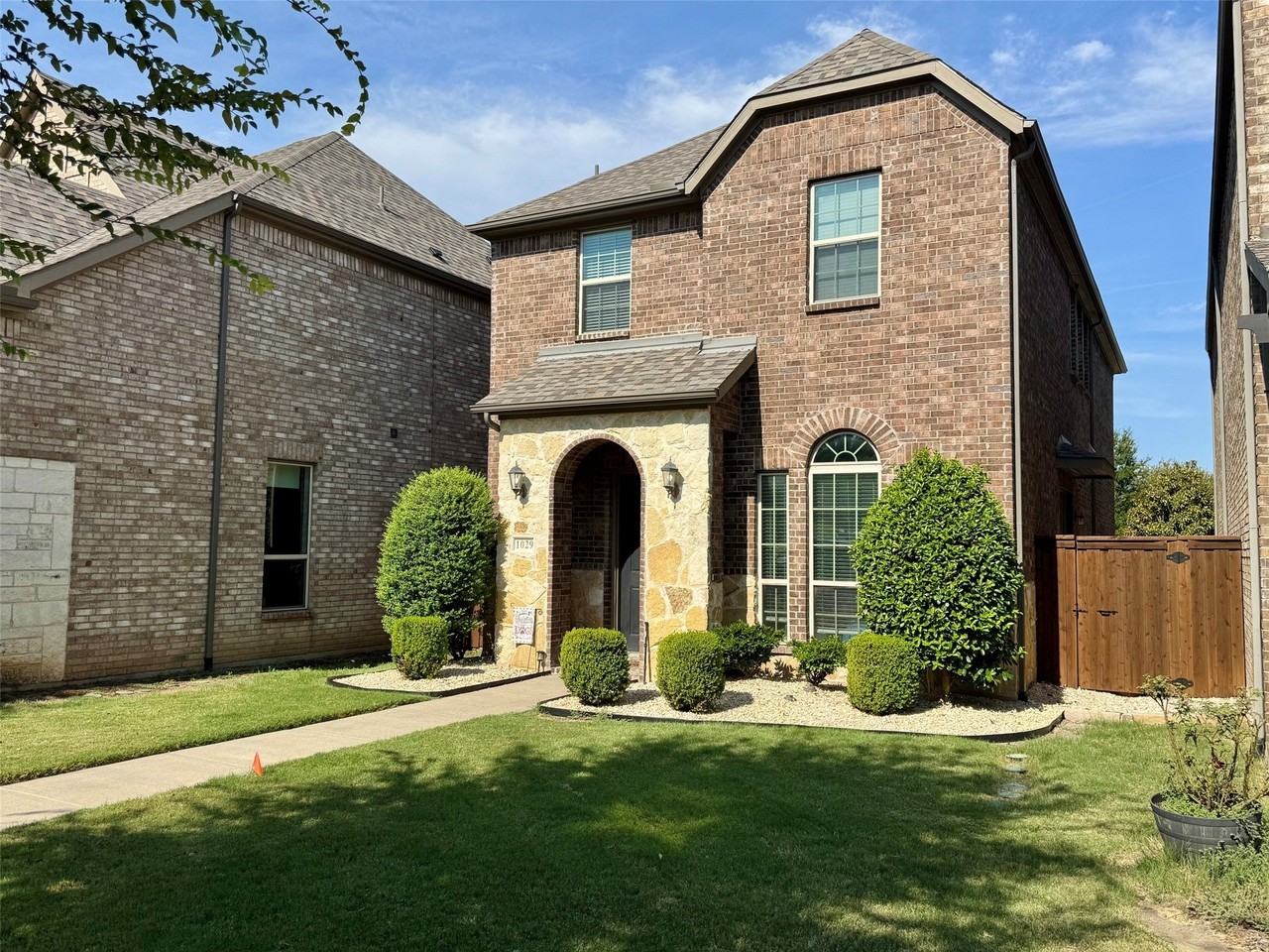 1029 Zachary Way - Photo 3 of 30
