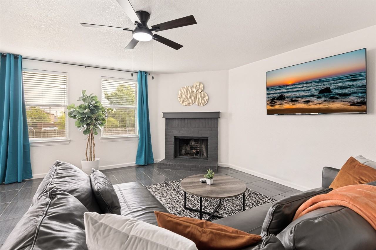 1513 Lone Star Ct