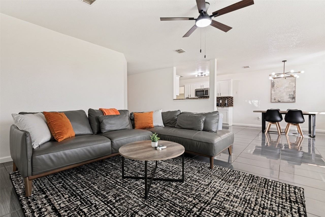 1513 Lone Star Ct - Photo 2 of 12
